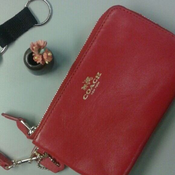 NEW COACH Vintage Y2K Double Zipper Phone Wristlet in Red Leather - Picture 3 of 6
